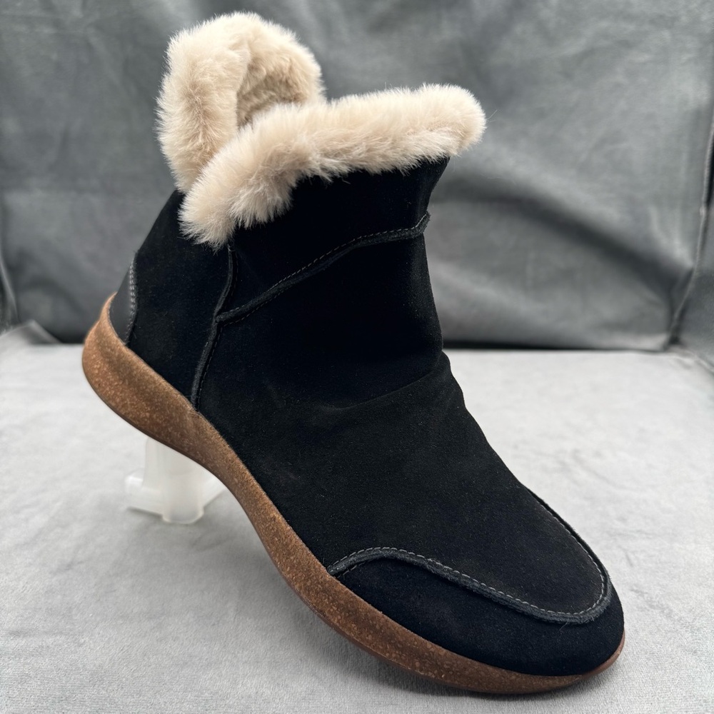Taos Future Mid‎ Women’s Size 7 Black Suede Faux-Fur Lined Boots